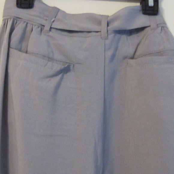 Jennifer Lopez - size med- gray- tapered 100% rayon pants - Picture 4 of 5